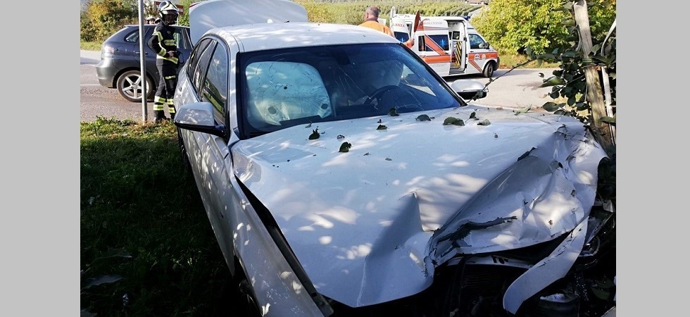 Incidente a Tuenno, ambulanza e Vigili del fuoco sul posto